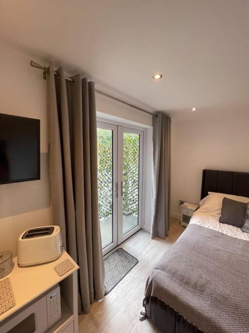 Hadleigh  Modern Stylish Studio Flat Near Leigh On Sea. מראה חיצוני תמונה